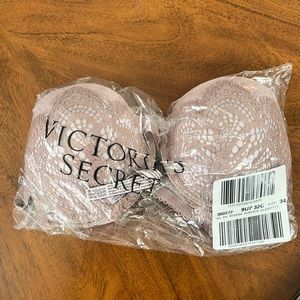 Victoria’s Secret Dream Angels Lace Push-Up Bra